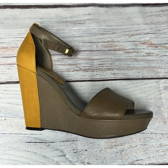 Banana Republic Vanessa Spring Summer Wedge Sandals Brown/Gold Size: 8 - Picture 4 of 10